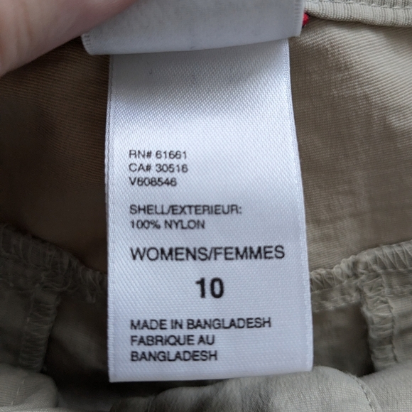 THE NORTH FACE Women short beige color size 10 (made small) 100% Nylon - Picture 6 of 9